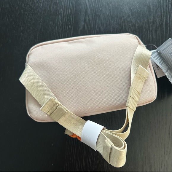 Disney Parks 2025 Walt Disney World Fanny Pack Belt Croddbody Bag NWT - Picture 5 of 5